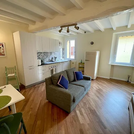 Buro Nel Borgo * Parme